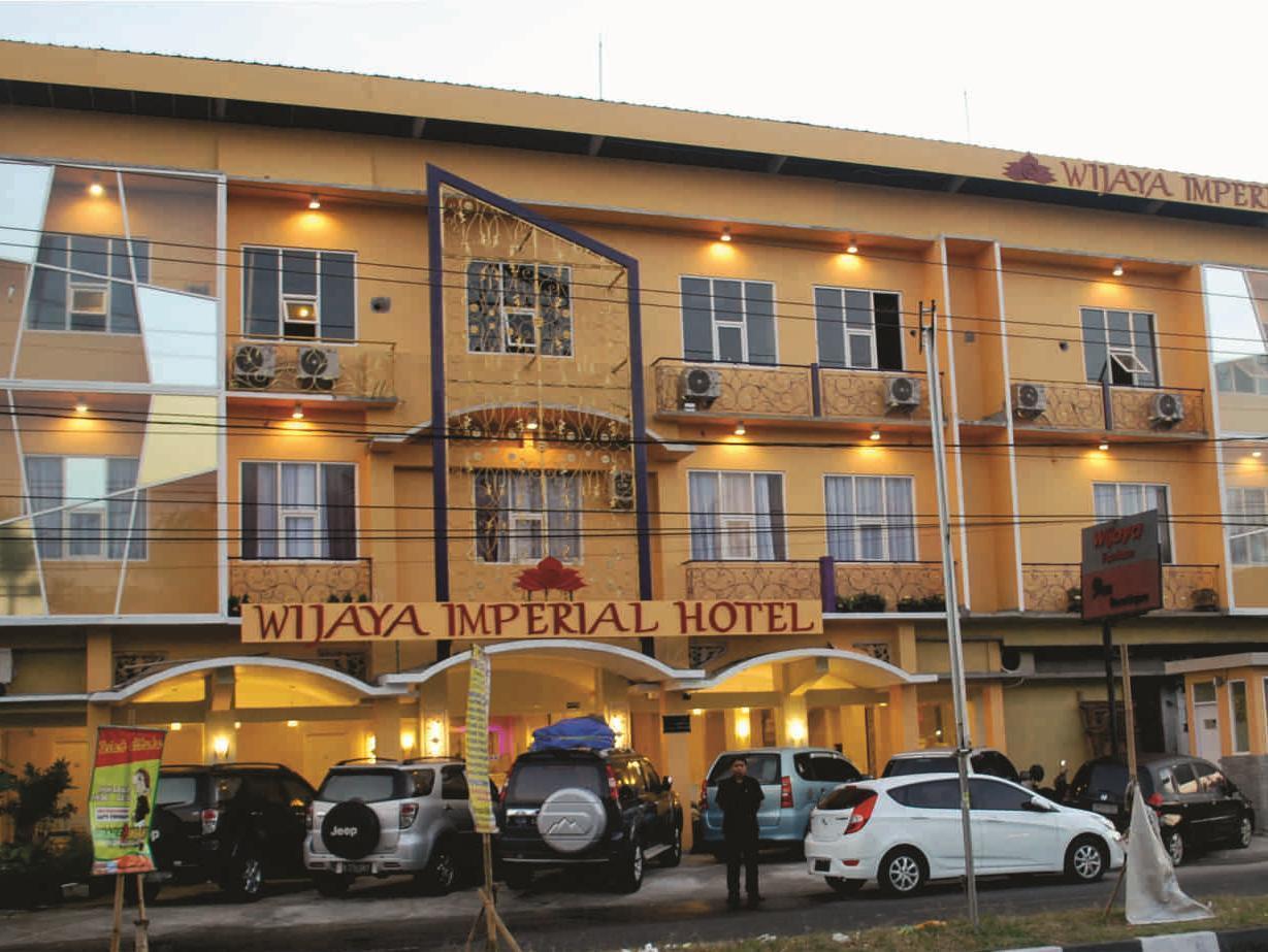 Wijaya Imperial Hotel Baturetno Buitenkant foto