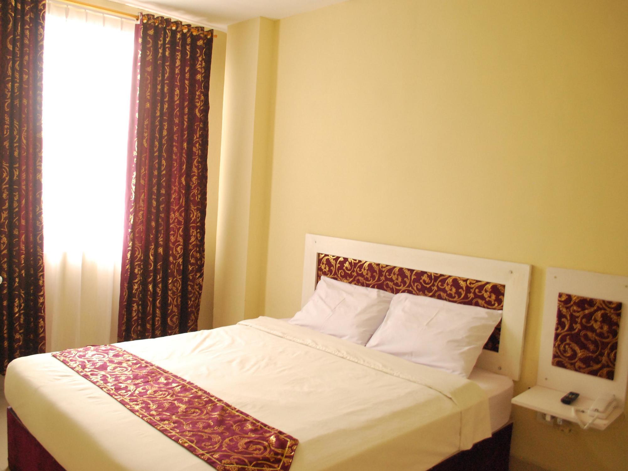 Wijaya Imperial Hotel Baturetno Buitenkant foto
