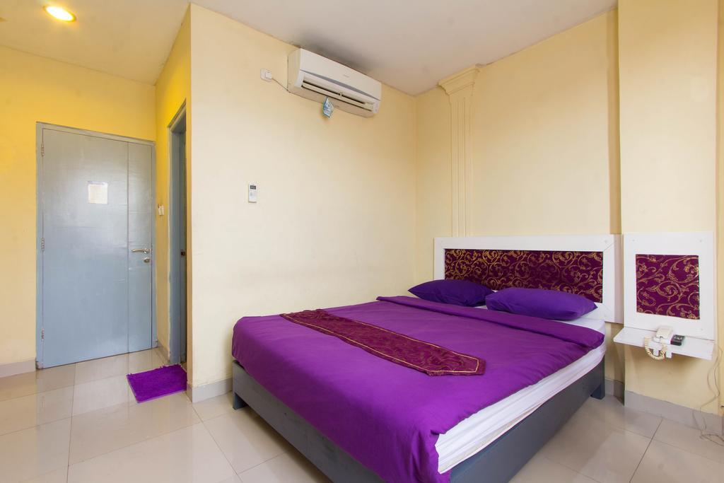 Wijaya Imperial Hotel Baturetno Buitenkant foto