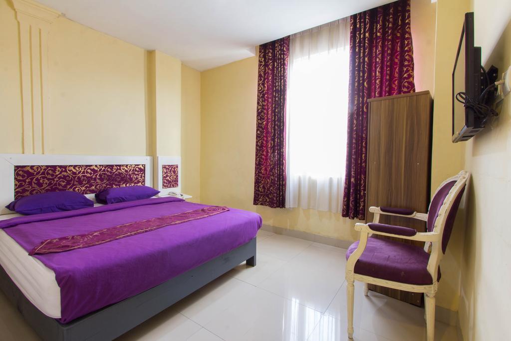 Wijaya Imperial Hotel Baturetno Buitenkant foto