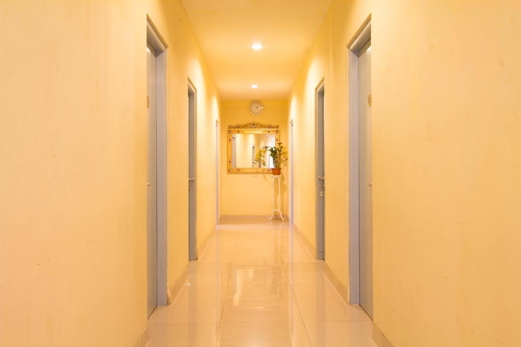 Wijaya Imperial Hotel Baturetno Buitenkant foto