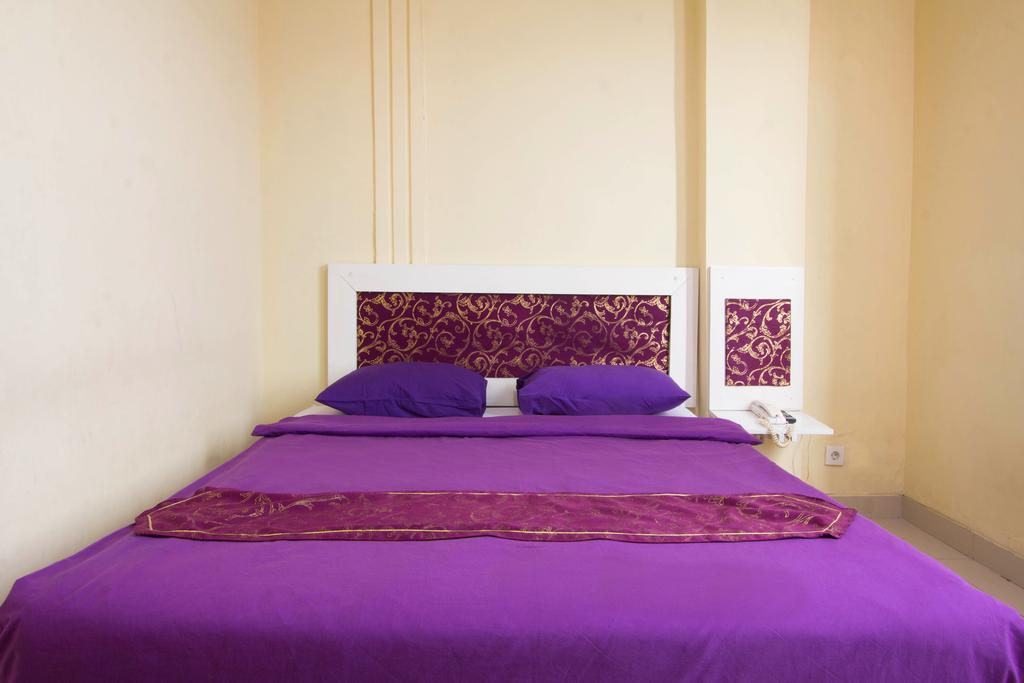 Wijaya Imperial Hotel Baturetno Buitenkant foto
