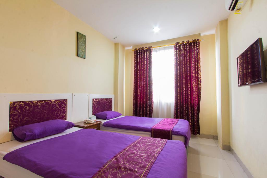 Wijaya Imperial Hotel Baturetno Buitenkant foto