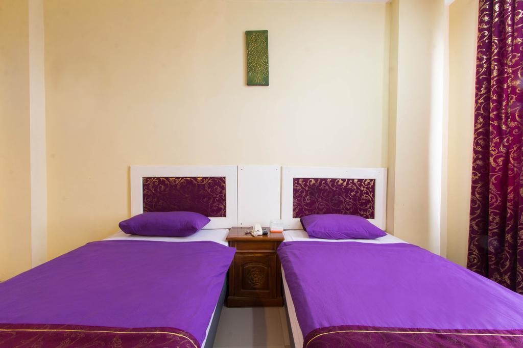 Wijaya Imperial Hotel Baturetno Buitenkant foto