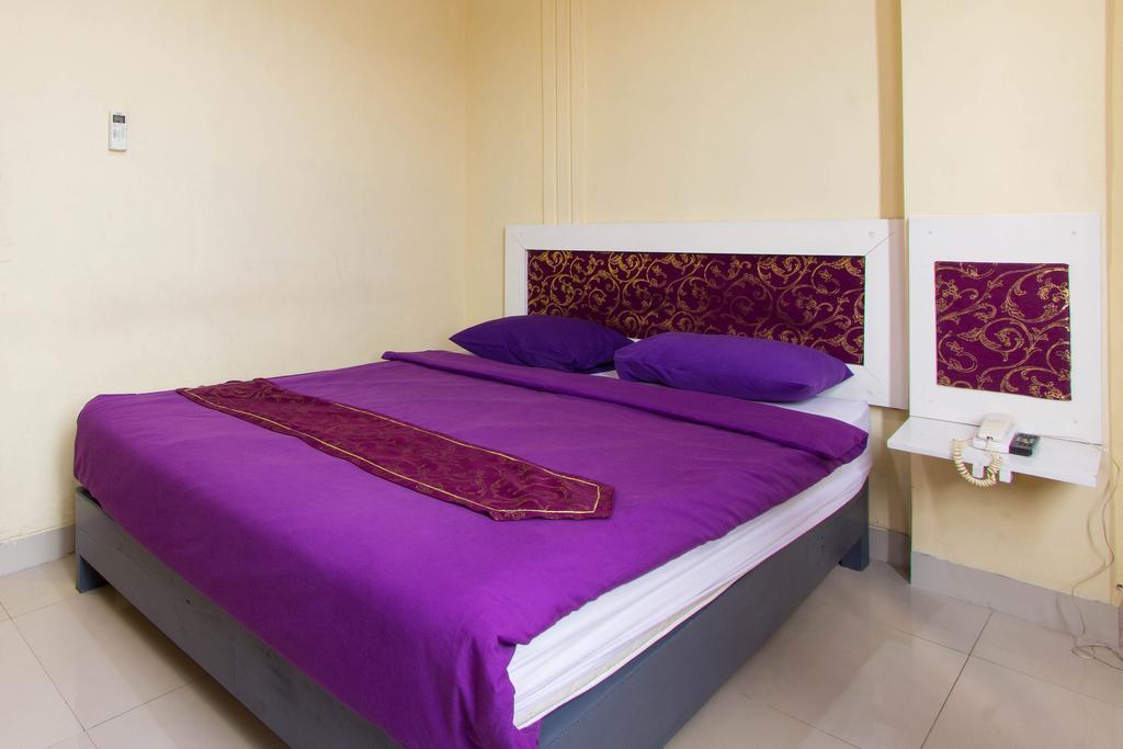 Wijaya Imperial Hotel Baturetno Buitenkant foto