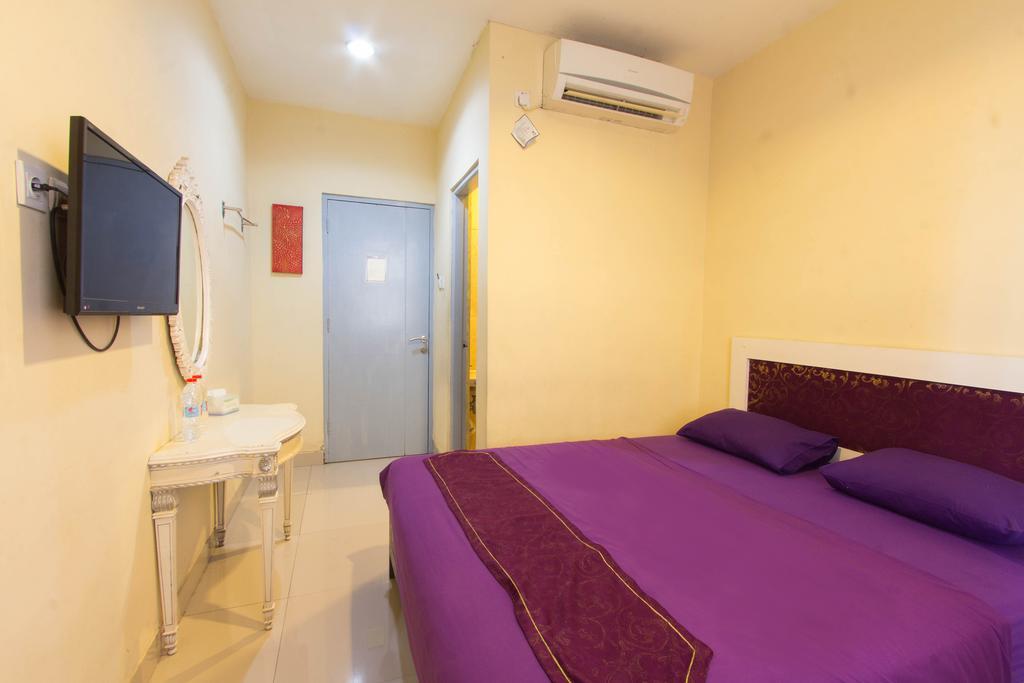 Wijaya Imperial Hotel Baturetno Buitenkant foto