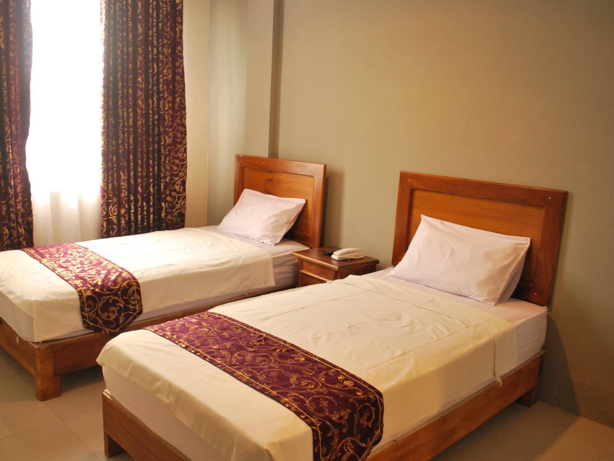 Wijaya Imperial Hotel Baturetno Buitenkant foto
