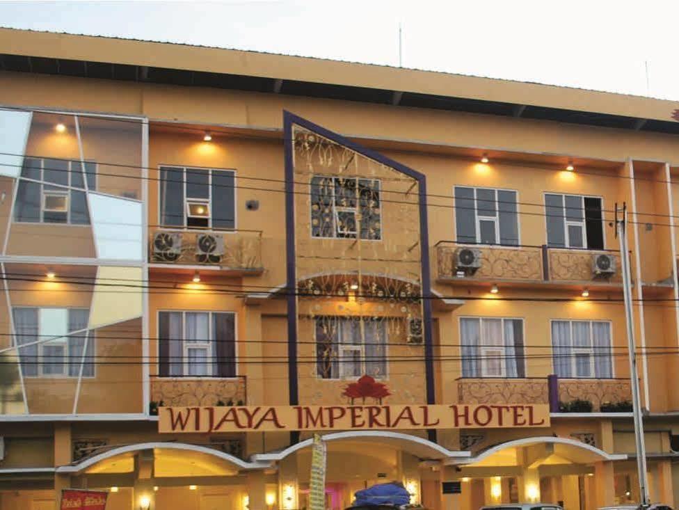 Wijaya Imperial Hotel Baturetno Buitenkant foto