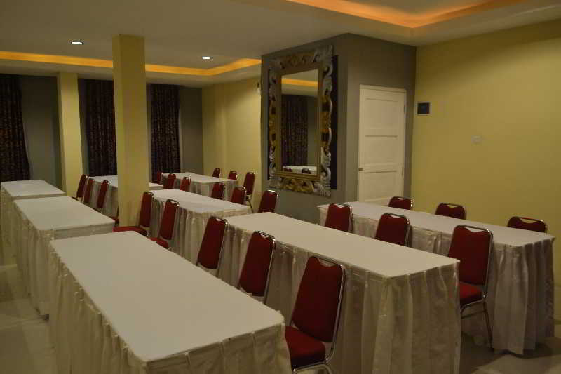 Wijaya Imperial Hotel Baturetno Buitenkant foto