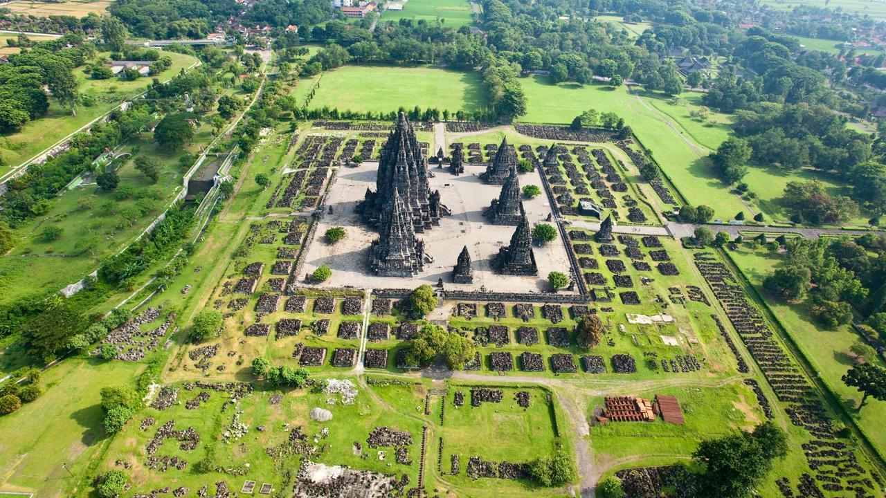 Wijaya Imperial Hotel Baturetno Buitenkant foto
