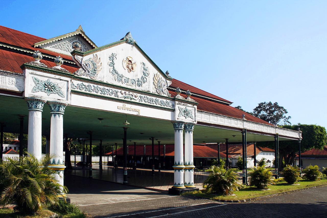 Wijaya Imperial Hotel Baturetno Buitenkant foto